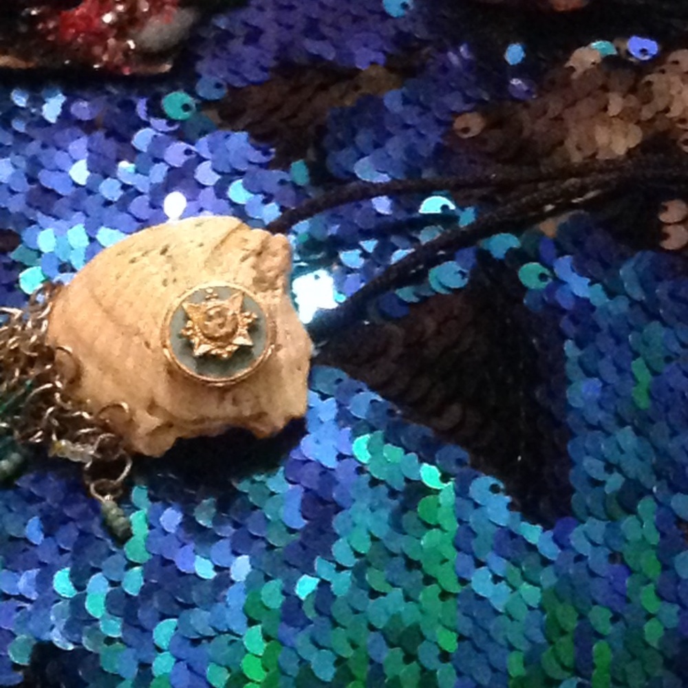 Mermaid Shell necklace - Picture 6 of 7